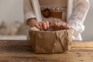 como envolver platos para mudanzas